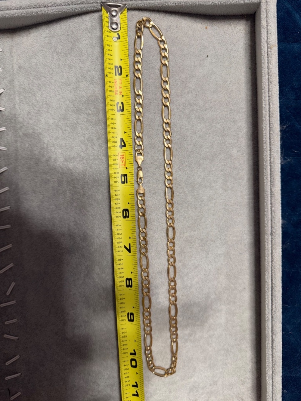 10K gold 22" Figaro chain, hollow - Picture 3 of 4